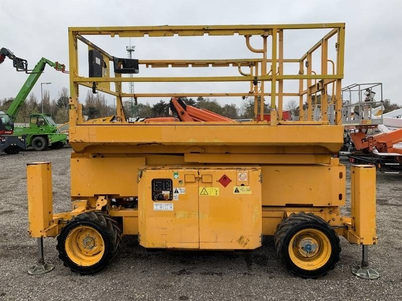 Genie GS-2669 - 10 m, 4x4, diesel - Saksilava: kuva Genie GS-2669 - 10 m, 4x4, diesel - Saksilava Genie GS-2669 - 10 m, 4x4, diesel - Saksilava: kuva Genie GS-2669 - 10 m, 4x4, diesel - Saksilava
