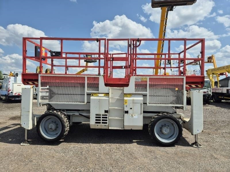 Genie GS3390 - 12,06 m - 4x4 - diesel - Saksilava: kuva Genie GS3390 - 12,06 m - 4x4 - diesel - Saksilava Genie GS3390 - 12,06 m - 4x4 - diesel - Saksilava: kuva Genie GS3390 - 12,06 m - 4x4 - diesel - Saksilava