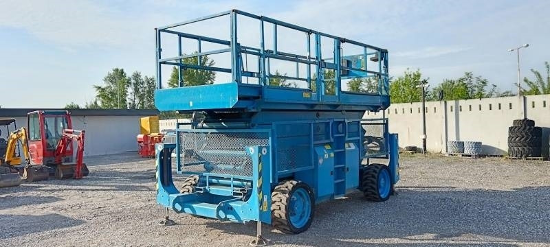 Genie GS5390 - 18m - 4x4 - Diesel - Saksilava: kuva Genie GS5390 - 18m - 4x4 - Diesel - Saksilava Genie GS5390 - 18m - 4x4 - Diesel - Saksilava: kuva Genie GS5390 - 18m - 4x4 - Diesel - Saksilava