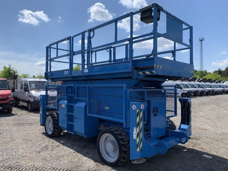 Genie GS5390 - 18m - 4x4 - Diesel - Saksilava: kuva Genie GS5390 - 18m - 4x4 - Diesel - Saksilava Genie GS5390 - 18m - 4x4 - Diesel - Saksilava: kuva Genie GS5390 - 18m - 4x4 - Diesel - Saksilava
