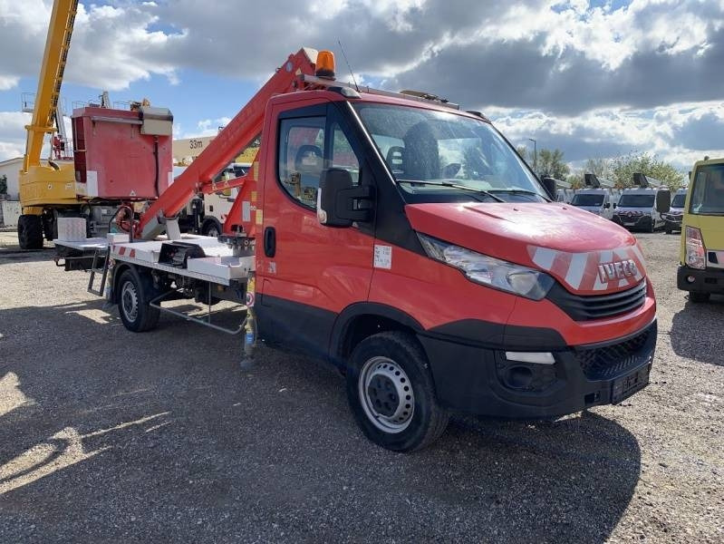 Itsekulkevat henkilönostimet Iveco Daily GSR E169TR - 16,05 m - 200 kg: kuva Itsekulkevat henkilönostimet Iveco Daily GSR E169TR - 16,05 m - 200 kg