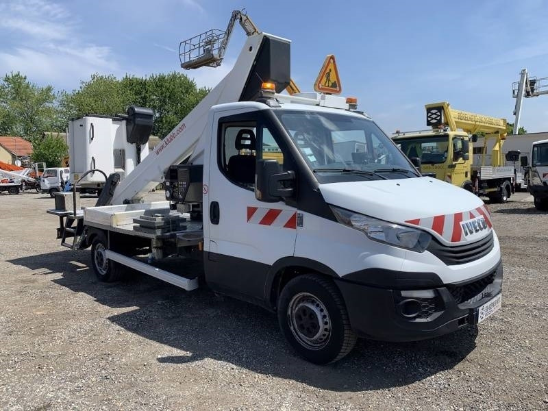 Iveco Daily Isoli VT48NEXS - 16 m, 250 kg - Itsekulkevat henkilönostimet: kuva Iveco Daily Isoli VT48NEXS - 16 m, 250 kg - Itsekulkevat henkilönostimet Iveco Daily Isoli VT48NEXS - 16 m, 250 kg - Itsekulkevat henkilönostimet: kuva Iveco Daily Isoli VT48NEXS - 16 m, 250 kg - Itsekulkevat henkilönostimet
