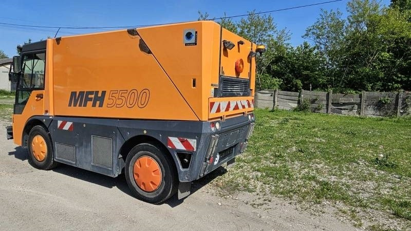 Mfh 5500 sweeper - with air conditionier - Lakaisuauto: kuva Mfh 5500 sweeper - with air conditionier - Lakaisuauto Mfh 5500 sweeper - with air conditionier - Lakaisuauto: kuva Mfh 5500 sweeper - with air conditionier - Lakaisuauto