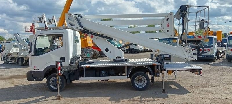 Nissan Cabstar Oil&Steel Snake 2413 Plus - 23,5m - 250 kg - Itsekulkevat henkilönostimet: kuva Nissan Cabstar Oil&Steel Snake 2413 Plus - 23,5m - 250 kg - Itsekulkevat henkilönostimet Nissan Cabstar Oil&Steel Snake 2413 Plus - 23,5m - 250 kg - Itsekulkevat henkilönostimet: kuva Nissan Cabstar Oil&Steel Snake 2413 Plus - 23,5m - 250 kg - Itsekulkevat henkilönostimet