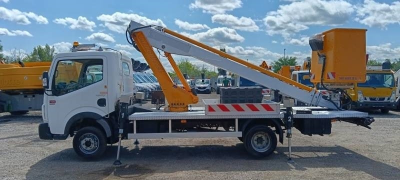 Renault Maxity Multitel 160 ALU DS - 16m - Itsekulkevat henkilönostimet: kuva Renault Maxity Multitel 160 ALU DS - 16m - Itsekulkevat henkilönostimet Renault Maxity Multitel 160 ALU DS - 16m - Itsekulkevat henkilönostimet: kuva Renault Maxity Multitel 160 ALU DS - 16m - Itsekulkevat henkilönostimet
