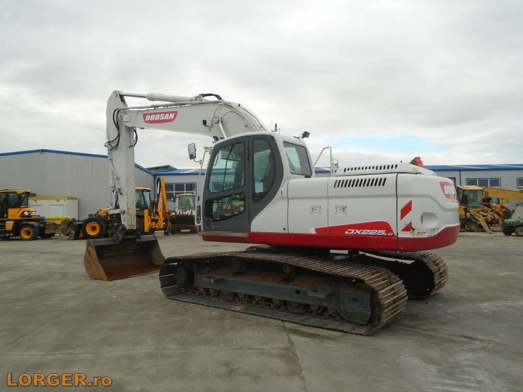 Doosan DX 225 LC with 18m long reach boom - Telakaivukone: kuva Doosan DX 225 LC with 18m long reach boom - Telakaivukone Doosan DX 225 LC with 18m long reach boom - Telakaivukone: kuva Doosan DX 225 LC with 18m long reach boom - Telakaivukone