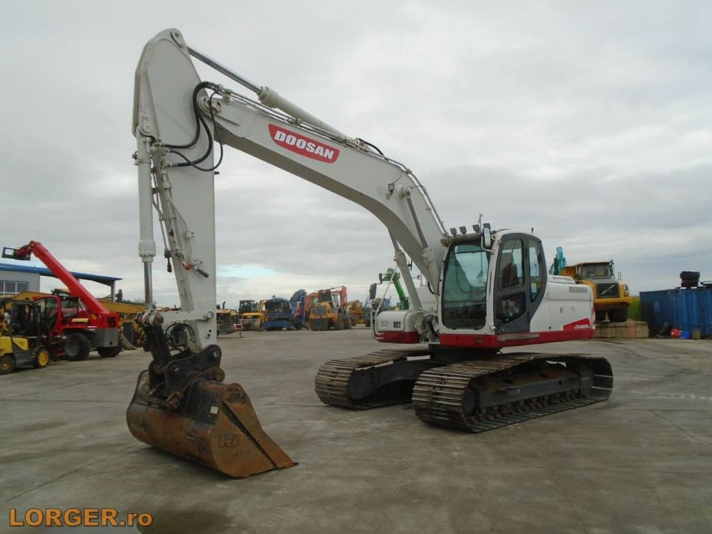 Doosan DX 225 LC with 18m long reach boom - Telakaivukone: kuva Doosan DX 225 LC with 18m long reach boom - Telakaivukone Doosan DX 225 LC with 18m long reach boom - Telakaivukone: kuva Doosan DX 225 LC with 18m long reach boom - Telakaivukone