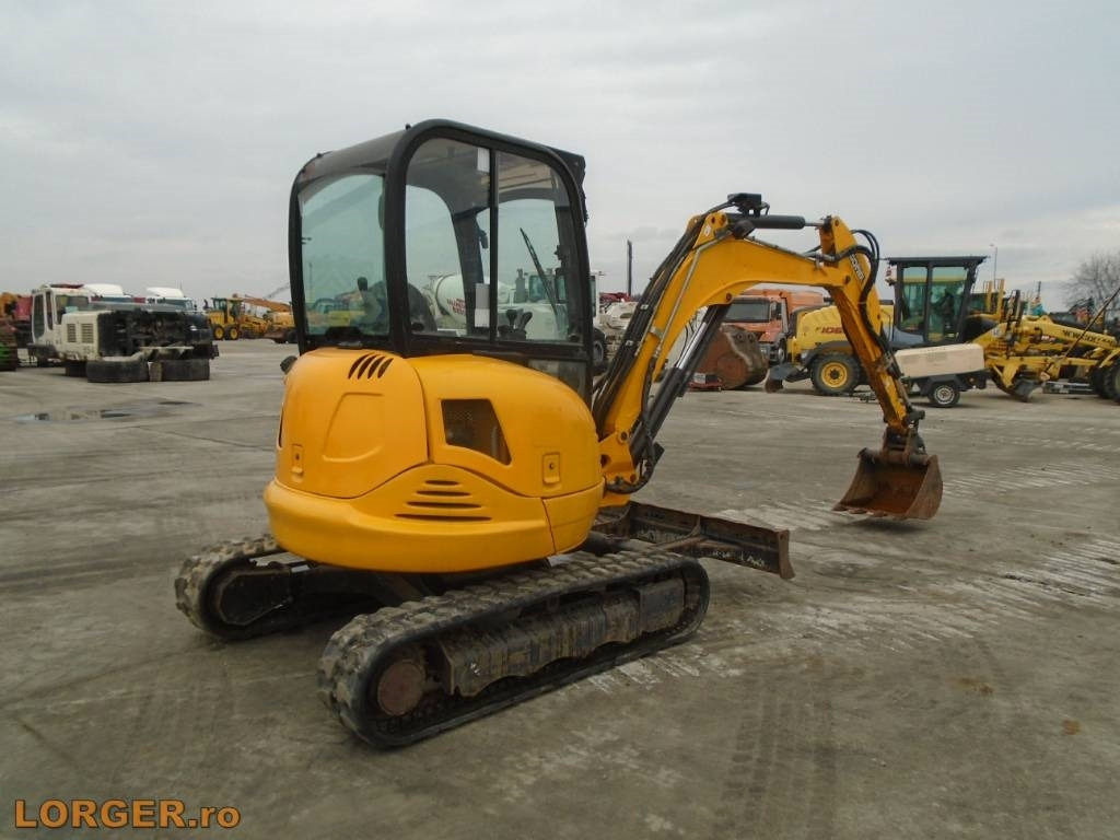 JCB 8035 ZTS - Minikuormaaja: kuva JCB 8035 ZTS - Minikuormaaja JCB 8035 ZTS - Minikuormaaja: kuva JCB 8035 ZTS - Minikuormaaja