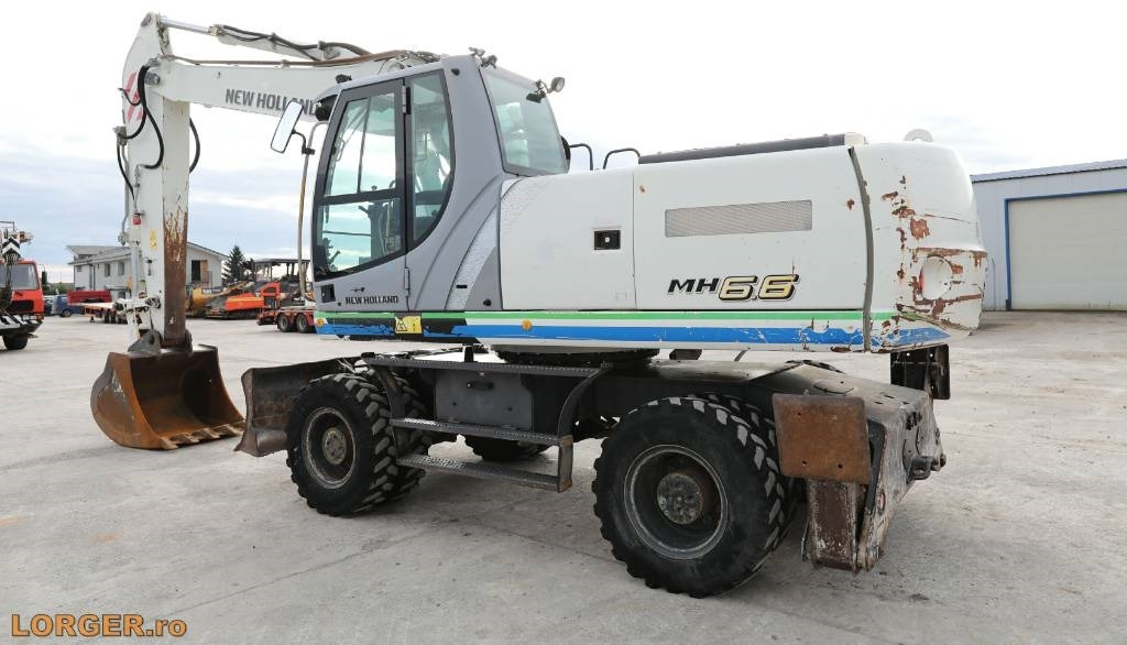 New Holland MH 6.6 + Sandvic Hammer - Pyöräalustainen kaivinkone: kuva New Holland MH 6.6 + Sandvic Hammer - Pyöräalustainen kaivinkone New Holland MH 6.6 + Sandvic Hammer - Pyöräalustainen kaivinkone: kuva New Holland MH 6.6 + Sandvic Hammer - Pyöräalustainen kaivinkone