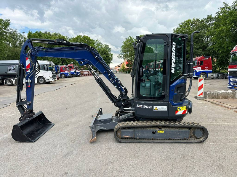 Doosan DX 35 Z - Minikuormaaja: kuva Doosan DX 35 Z - Minikuormaaja Doosan DX 35 Z - Minikuormaaja: kuva Doosan DX 35 Z - Minikuormaaja