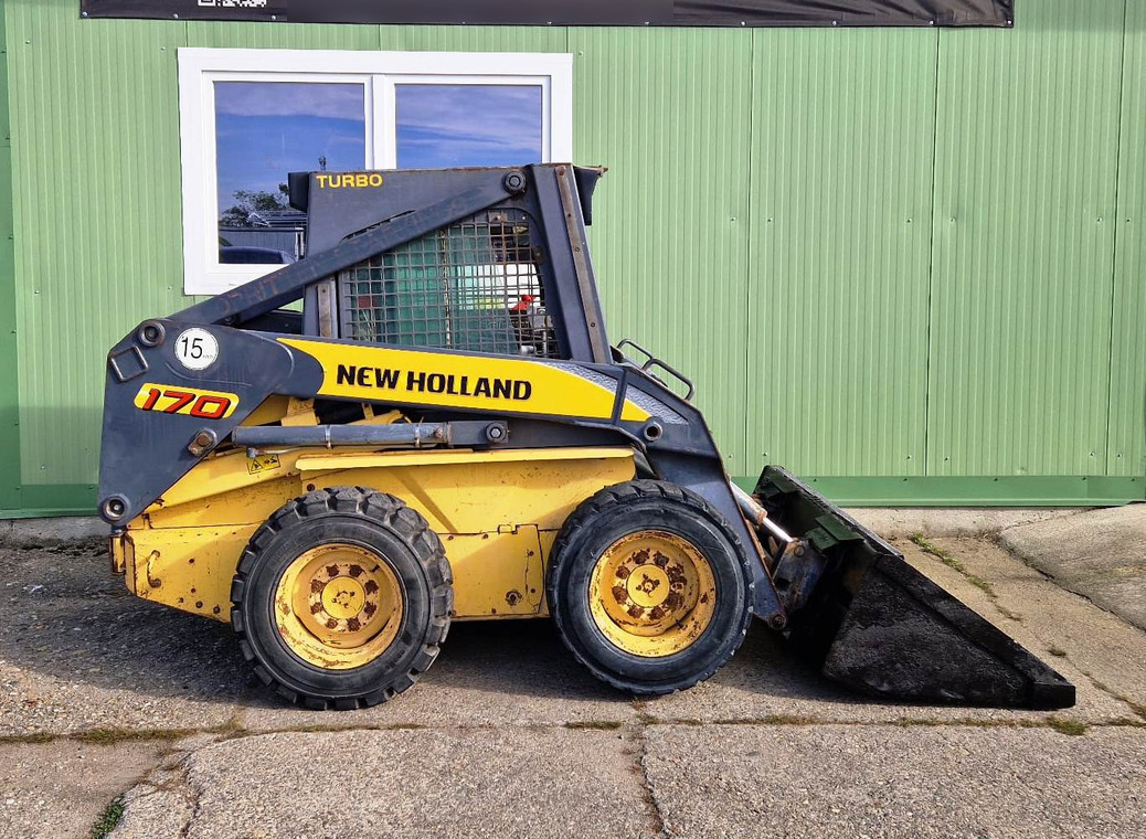 NEW HOLLAND S170 - Liukuohjattu kuormaaja: kuva NEW HOLLAND S170 - Liukuohjattu kuormaaja NEW HOLLAND S170 - Liukuohjattu kuormaaja: kuva NEW HOLLAND S170 - Liukuohjattu kuormaaja