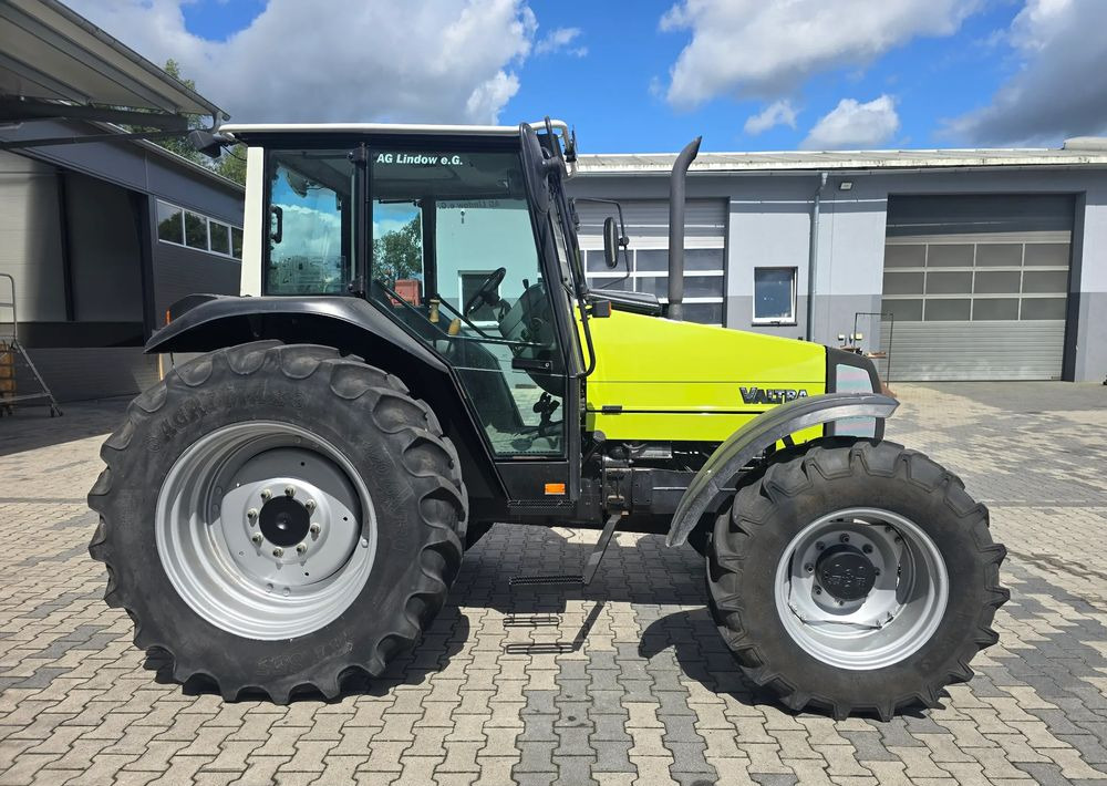 Valtra 800 - Traktori: kuva Valtra 800 - Traktori Valtra 800 - Traktori: kuva Valtra 800 - Traktori