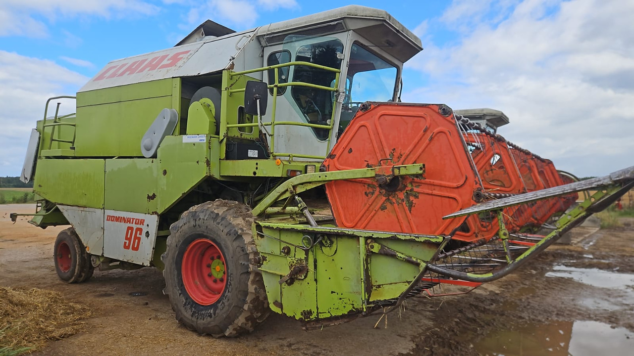 CLAAS Dominator 96 - Leikkuupuimuri: kuva CLAAS Dominator 96 - Leikkuupuimuri CLAAS Dominator 96 - Leikkuupuimuri: kuva CLAAS Dominator 96 - Leikkuupuimuri