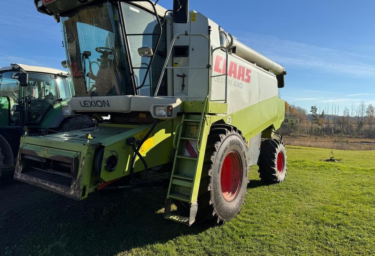 Claas Lexion 440 - Leikkuupuimuri: kuva Claas Lexion 440 - Leikkuupuimuri Claas Lexion 440 - Leikkuupuimuri: kuva Claas Lexion 440 - Leikkuupuimuri