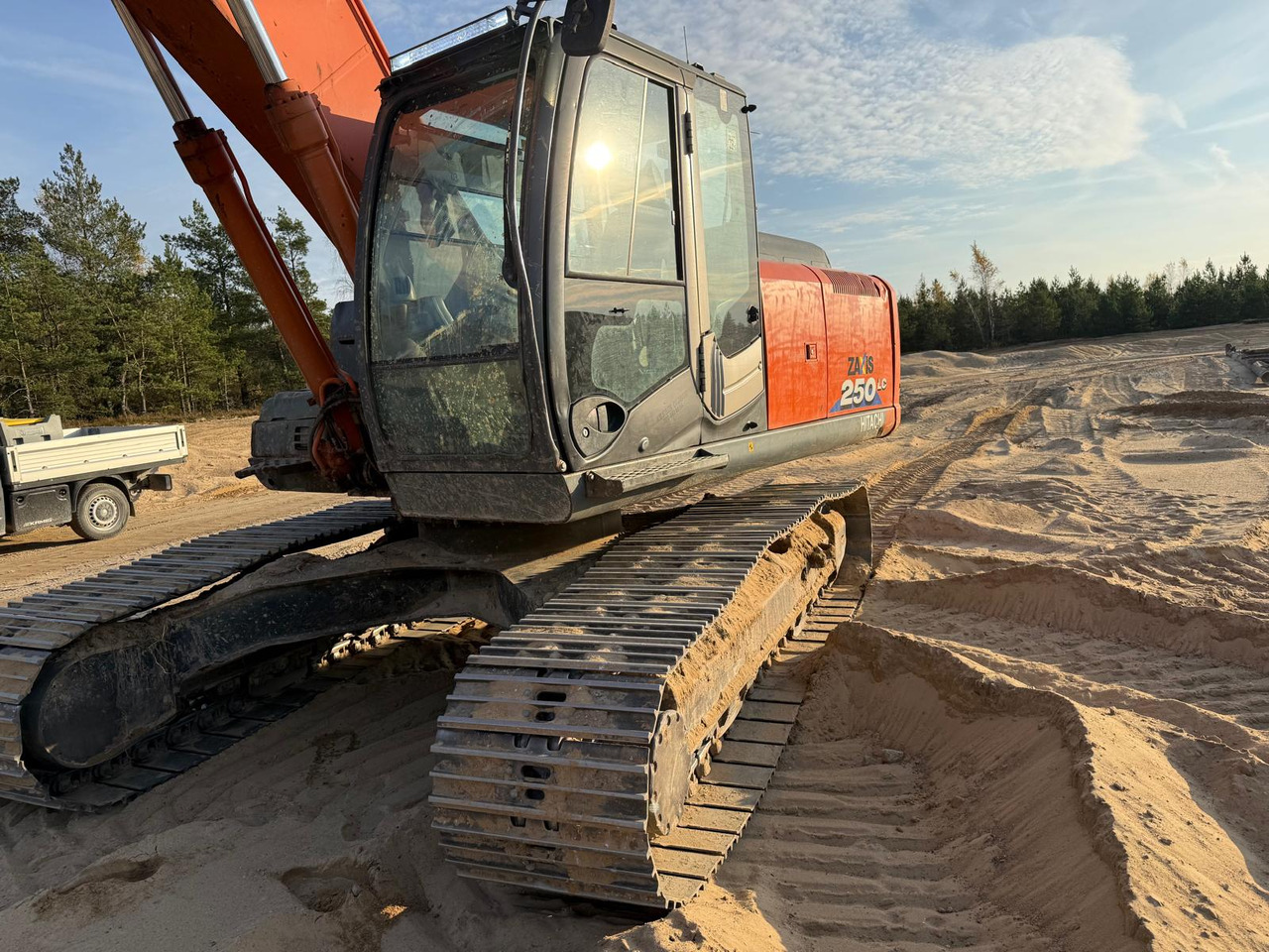 HITACHI ZX250LC-3 - Telakaivukone: kuva HITACHI ZX250LC-3 - Telakaivukone HITACHI ZX250LC-3 - Telakaivukone: kuva HITACHI ZX250LC-3 - Telakaivukone