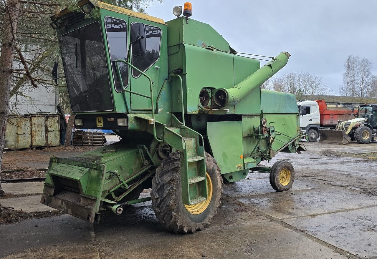 John Deere 955 A1 - Leikkuupuimuri: kuva John Deere 955 A1 - Leikkuupuimuri John Deere 955 A1 - Leikkuupuimuri: kuva John Deere 955 A1 - Leikkuupuimuri