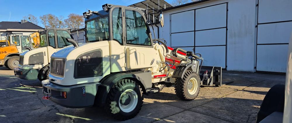 Schäffer Inny Schäfi Pro T18 - Teleskooppikuormaaja: kuva Schäffer Inny Schäfi Pro T18 - Teleskooppikuormaaja Schäffer Inny Schäfi Pro T18 - Teleskooppikuormaaja: kuva Schäffer Inny Schäfi Pro T18 - Teleskooppikuormaaja