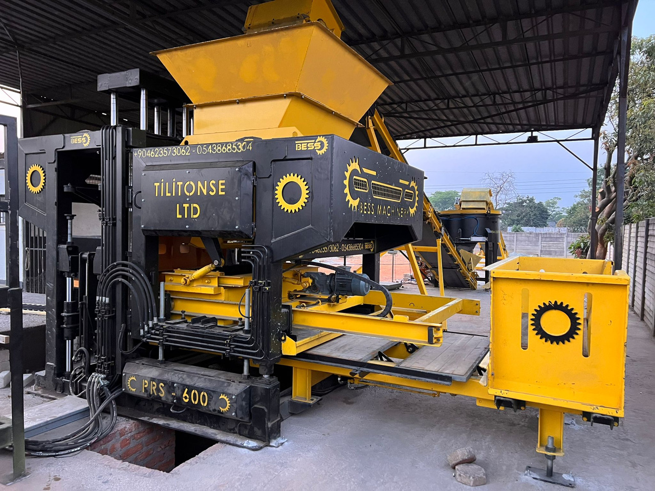 PRS-600 Semi-Automatic Concrete Block Machine - Betonikivikone: kuva PRS-600 Semi-Automatic Concrete Block Machine - Betonikivikone PRS-600 Semi-Automatic Concrete Block Machine - Betonikivikone: kuva PRS-600 Semi-Automatic Concrete Block Machine - Betonikivikone