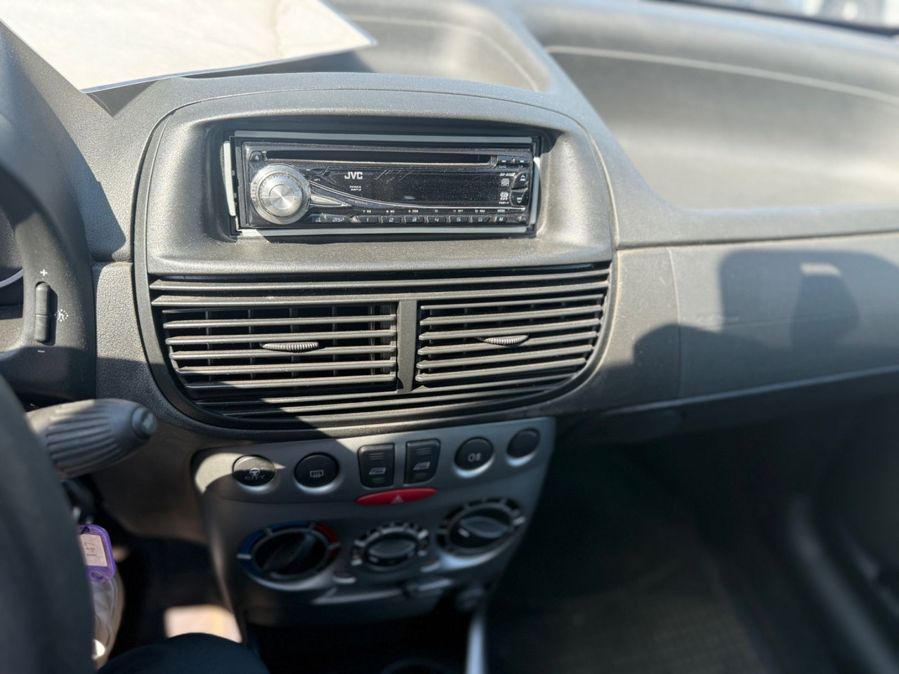 Sedan Fiat Punto Aktueller HU Motorschaden: kuva Sedan Fiat Punto Aktueller HU Motorschaden