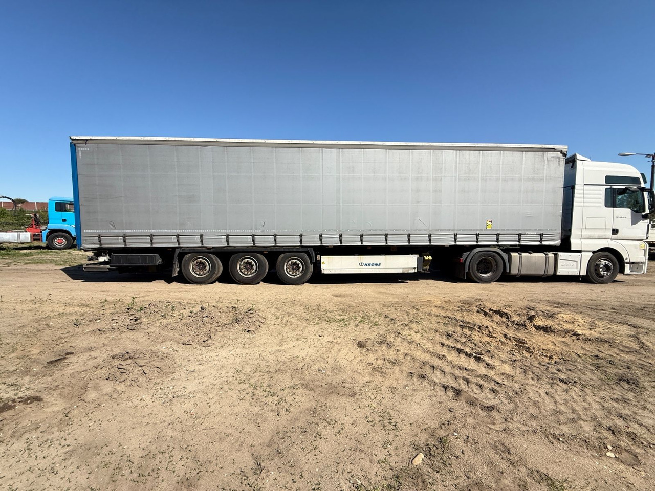 Krone SD mit Ladebordwand - Pressukapellipuoliperävaunu: kuva Krone SD mit Ladebordwand - Pressukapellipuoliperävaunu Krone SD mit Ladebordwand - Pressukapellipuoliperävaunu: kuva Krone SD mit Ladebordwand - Pressukapellipuoliperävaunu