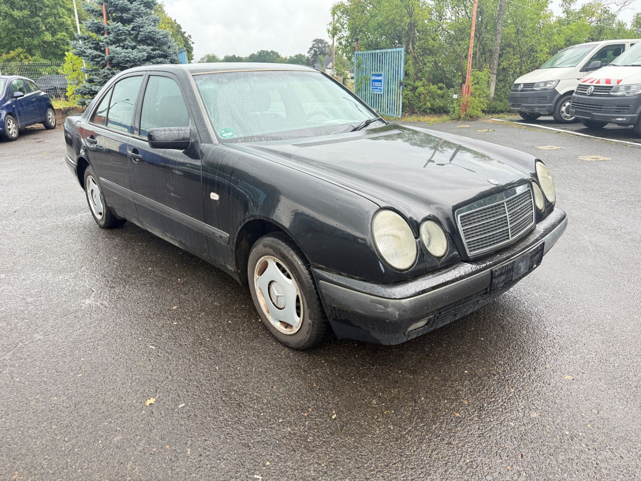 Mercedes-Benz E 200 - Sedan: kuva Mercedes-Benz E 200 - Sedan Mercedes-Benz E 200 - Sedan: kuva Mercedes-Benz E 200 - Sedan
