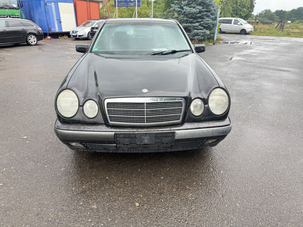 Mercedes-Benz E 200 - Sedan: kuva Mercedes-Benz E 200 - Sedan Mercedes-Benz E 200 - Sedan: kuva Mercedes-Benz E 200 - Sedan
