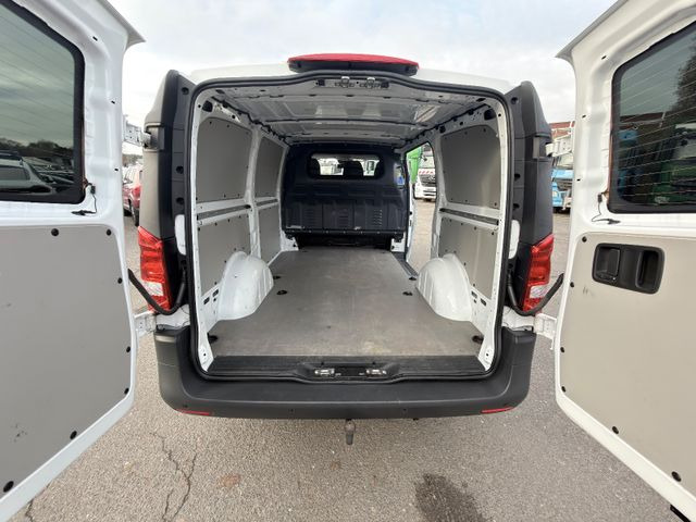Pieni pakettiauto Mercedes-Benz Vito 119 CDI RWD lang: kuva Pieni pakettiauto Mercedes-Benz Vito 119 CDI RWD lang