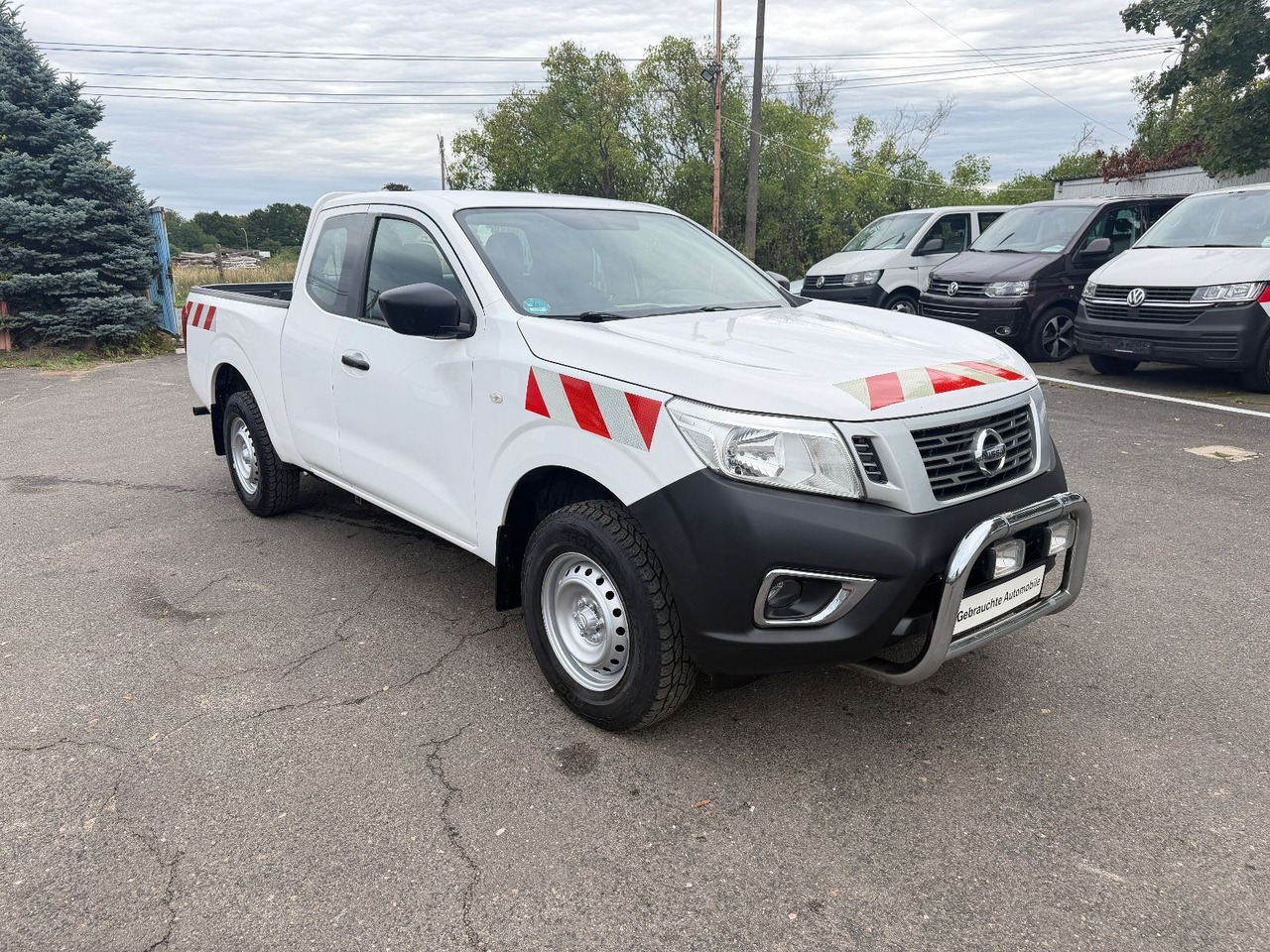 Nissan Navara NP300 Visia King Cab 4x4 - Maasturi/ Katumaasturi: kuva Nissan Navara NP300 Visia King Cab 4x4 - Maasturi/ Katumaasturi Nissan Navara NP300 Visia King Cab 4x4 - Maasturi/ Katumaasturi: kuva Nissan Navara NP300 Visia King Cab 4x4 - Maasturi/ Katumaasturi