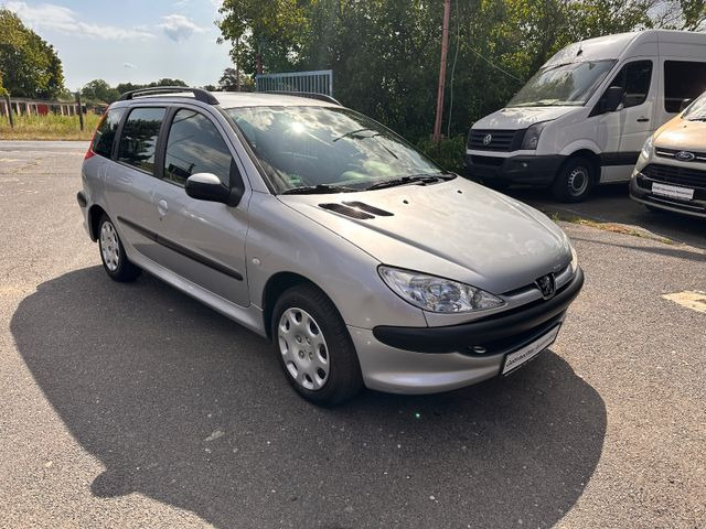 Peugeot 206 SW Grand Filou Cool - Farmari: kuva Peugeot 206 SW Grand Filou Cool - Farmari Peugeot 206 SW Grand Filou Cool - Farmari: kuva Peugeot 206 SW Grand Filou Cool - Farmari