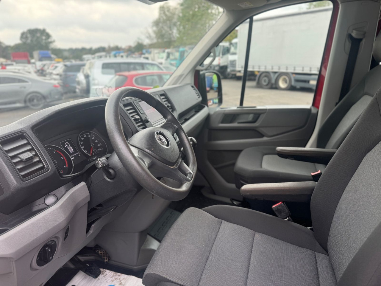 Pakettiauto Volkswagen Crafter Kasten Kasten 35 lang Hochdach FWD: kuva Pakettiauto Volkswagen Crafter Kasten Kasten 35 lang Hochdach FWD