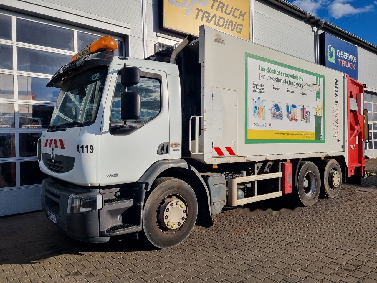 Roska-auto Renault Premium 270: kuva Roska-auto Renault Premium 270