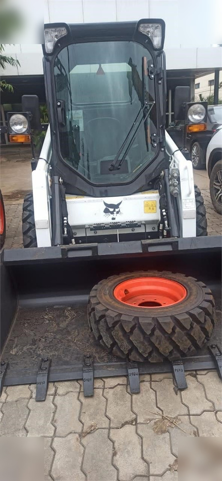 BOBCAT S450 - Liukuohjattu kuormaaja: kuva BOBCAT S450 - Liukuohjattu kuormaaja BOBCAT S450 - Liukuohjattu kuormaaja: kuva BOBCAT S450 - Liukuohjattu kuormaaja
