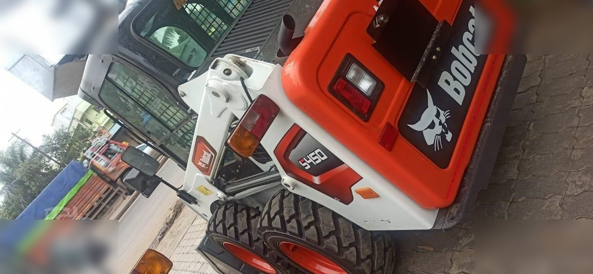 BOBCAT S450 - Liukuohjattu kuormaaja: kuva BOBCAT S450 - Liukuohjattu kuormaaja BOBCAT S450 - Liukuohjattu kuormaaja: kuva BOBCAT S450 - Liukuohjattu kuormaaja