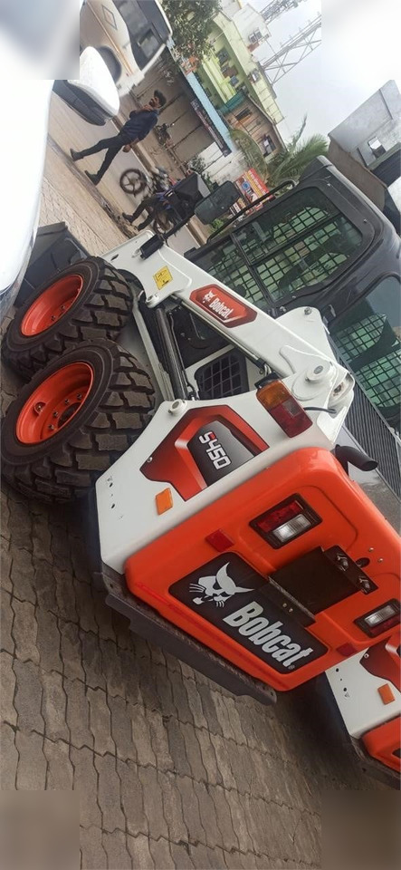 Uusi Liukuohjattu kuormaaja BOBCAT S450: kuva Uusi Liukuohjattu kuormaaja BOBCAT S450