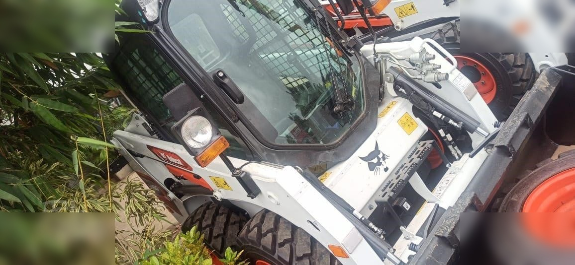 BOBCAT S450 - Liukuohjattu kuormaaja: kuva BOBCAT S450 - Liukuohjattu kuormaaja BOBCAT S450 - Liukuohjattu kuormaaja: kuva BOBCAT S450 - Liukuohjattu kuormaaja