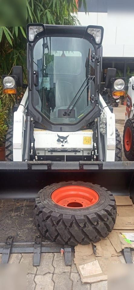 Uusi Liukuohjattu kuormaaja BOBCAT S450: kuva Uusi Liukuohjattu kuormaaja BOBCAT S450