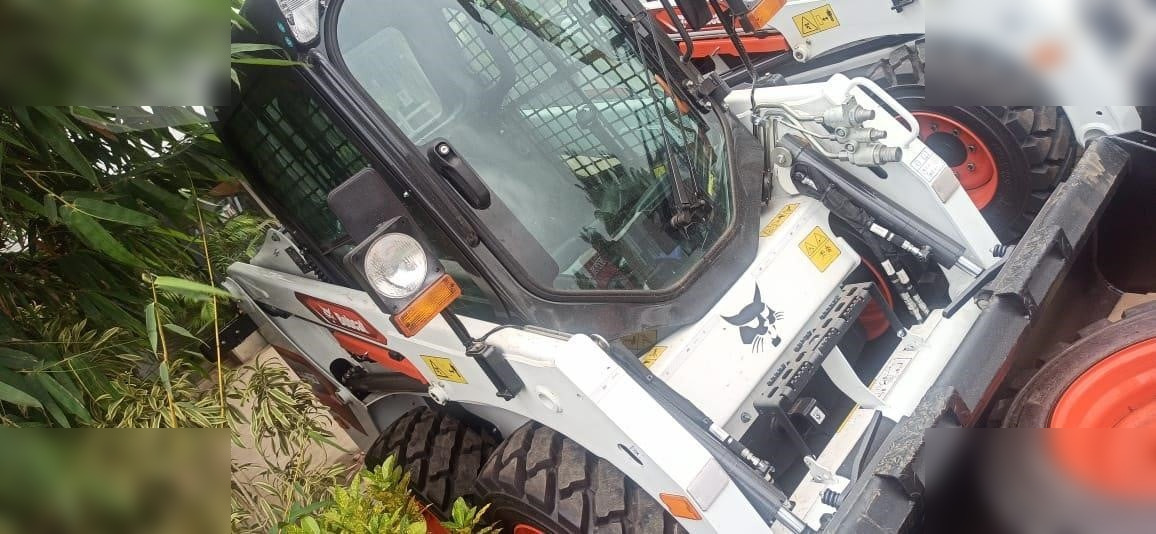 BOBCAT S450 - Liukuohjattu kuormaaja: kuva BOBCAT S450 - Liukuohjattu kuormaaja BOBCAT S450 - Liukuohjattu kuormaaja: kuva BOBCAT S450 - Liukuohjattu kuormaaja