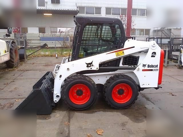BOBCAT S450 - Liukuohjattu kuormaaja: kuva BOBCAT S450 - Liukuohjattu kuormaaja BOBCAT S450 - Liukuohjattu kuormaaja: kuva BOBCAT S450 - Liukuohjattu kuormaaja