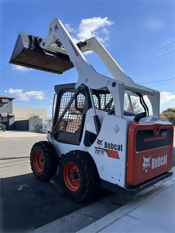 BOBCAT S570 - Liukuohjattu kuormaaja: kuva BOBCAT S570 - Liukuohjattu kuormaaja BOBCAT S570 - Liukuohjattu kuormaaja: kuva BOBCAT S570 - Liukuohjattu kuormaaja