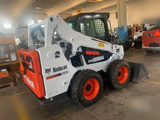 BOBCAT S570 - Liukuohjattu kuormaaja: kuva BOBCAT S570 - Liukuohjattu kuormaaja BOBCAT S570 - Liukuohjattu kuormaaja: kuva BOBCAT S570 - Liukuohjattu kuormaaja
