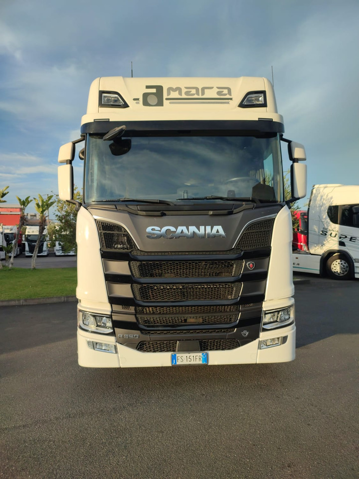 SCANIA R520 - Vetopöytäauto: kuva SCANIA R520 - Vetopöytäauto SCANIA R520 - Vetopöytäauto: kuva SCANIA R520 - Vetopöytäauto