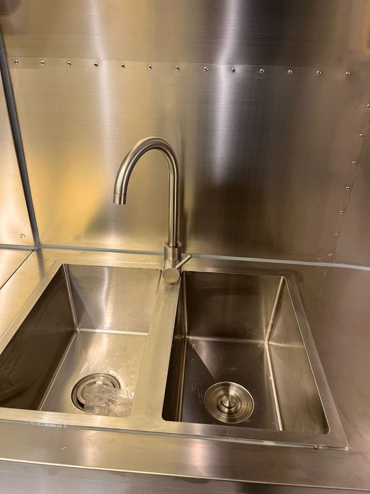 Esselmann Delistar Foodtruck 6000 ähn. Airstream - Myyntivaunu: kuva Esselmann Delistar Foodtruck 6000 ähn. Airstream - Myyntivaunu Esselmann Delistar Foodtruck 6000 ähn. Airstream - Myyntivaunu: kuva Esselmann Delistar Foodtruck 6000 ähn. Airstream - Myyntivaunu