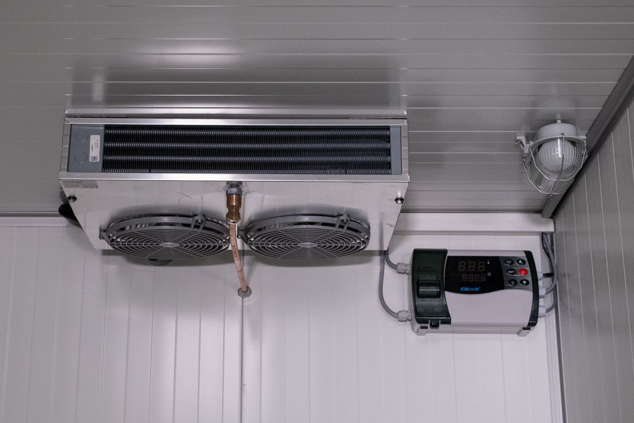 Esselmann ESSELMANN Kühlanhänger FT2 Kühlkoffer - Refrigeraattori perävaunu: kuva Esselmann ESSELMANN Kühlanhänger FT2 Kühlkoffer - Refrigeraattori perävaunu Esselmann ESSELMANN Kühlanhänger FT2 Kühlkoffer - Refrigeraattori perävaunu: kuva Esselmann ESSELMANN Kühlanhänger FT2 Kühlkoffer - Refrigeraattori perävaunu