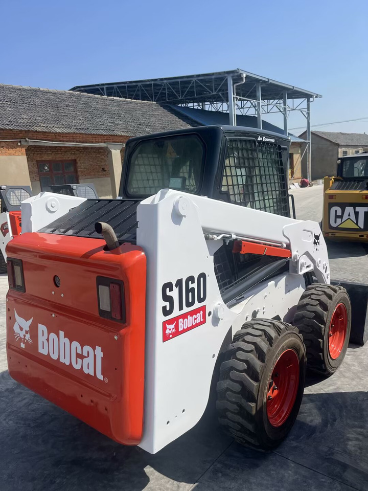 Bobcat S160 - Liukuohjattu kuormaaja: kuva Bobcat S160 - Liukuohjattu kuormaaja Bobcat S160 - Liukuohjattu kuormaaja: kuva Bobcat S160 - Liukuohjattu kuormaaja