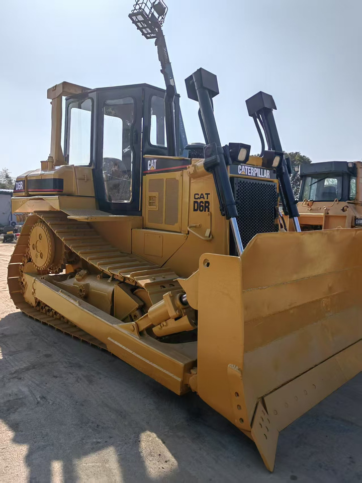 CAT D6R - Puskutraktori: kuva CAT D6R - Puskutraktori CAT D6R - Puskutraktori: kuva CAT D6R - Puskutraktori