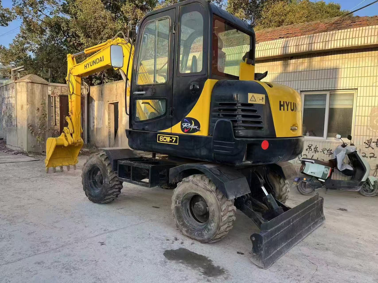 Hyundai 60w-7 - Pyöräalustainen kaivinkone: kuva Hyundai 60w-7 - Pyöräalustainen kaivinkone Hyundai 60w-7 - Pyöräalustainen kaivinkone: kuva Hyundai 60w-7 - Pyöräalustainen kaivinkone