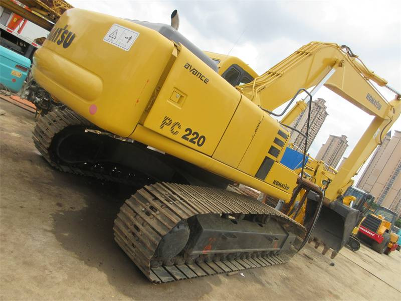 Komatsu PC220-6 - Telakaivukone: kuva Komatsu PC220-6 - Telakaivukone Komatsu PC220-6 - Telakaivukone: kuva Komatsu PC220-6 - Telakaivukone