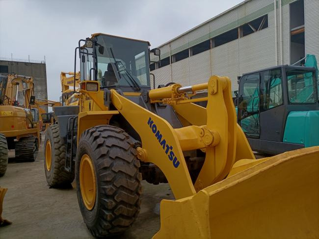 Komatsu WA320 - Pyöräkuormaaja: kuva Komatsu WA320 - Pyöräkuormaaja Komatsu WA320 - Pyöräkuormaaja: kuva Komatsu WA320 - Pyöräkuormaaja