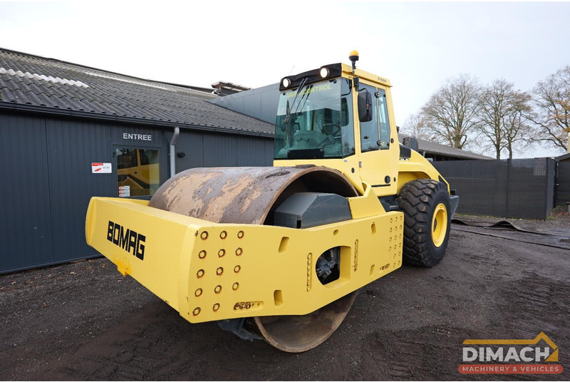 Bomag BW226 DH-4i BVC Trilrolwals - 27 ton - GPS pakket -TOP conditie - camera - Deutz 6 cil. - Jyrä: kuva Bomag BW226 DH-4i BVC Trilrolwals - 27 ton - GPS pakket -TOP conditie - camera - Deutz 6 cil. - Jyrä Bomag BW226 DH-4i BVC Trilrolwals - 27 ton - GPS pakket -TOP conditie - camera - Deutz 6 cil. - Jyrä: kuva Bomag BW226 DH-4i BVC Trilrolwals - 27 ton - GPS pakket -TOP conditie - camera - Deutz 6 cil. - Jyrä