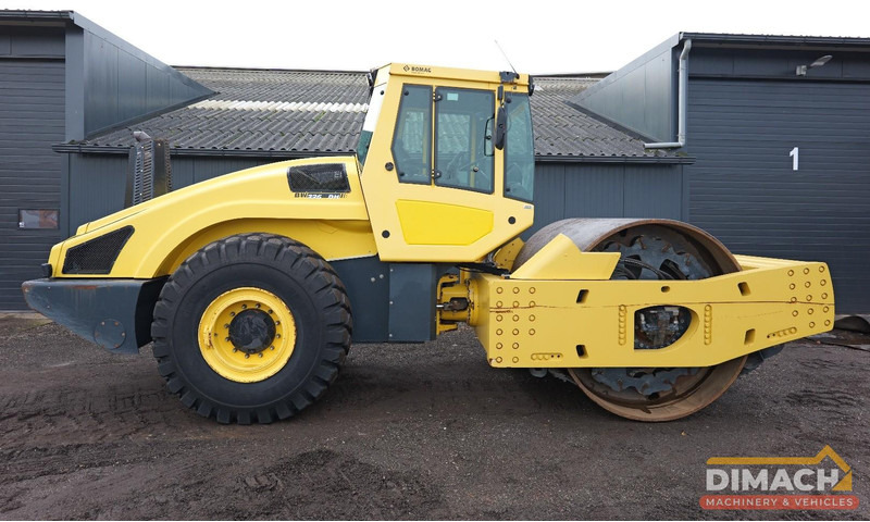 Bomag BW226 DH-4i BVC Trilrolwals - 27 ton - GPS pakket -TOP conditie - camera - Deutz 6 cil. - Jyrä: kuva Bomag BW226 DH-4i BVC Trilrolwals - 27 ton - GPS pakket -TOP conditie - camera - Deutz 6 cil. - Jyrä Bomag BW226 DH-4i BVC Trilrolwals - 27 ton - GPS pakket -TOP conditie - camera - Deutz 6 cil. - Jyrä: kuva Bomag BW226 DH-4i BVC Trilrolwals - 27 ton - GPS pakket -TOP conditie - camera - Deutz 6 cil. - Jyrä